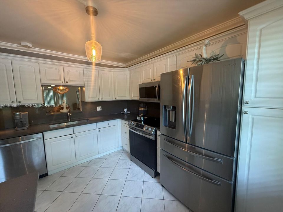 For Sale: $179,999 (2 beds, 2 baths, 1156 Square Feet)