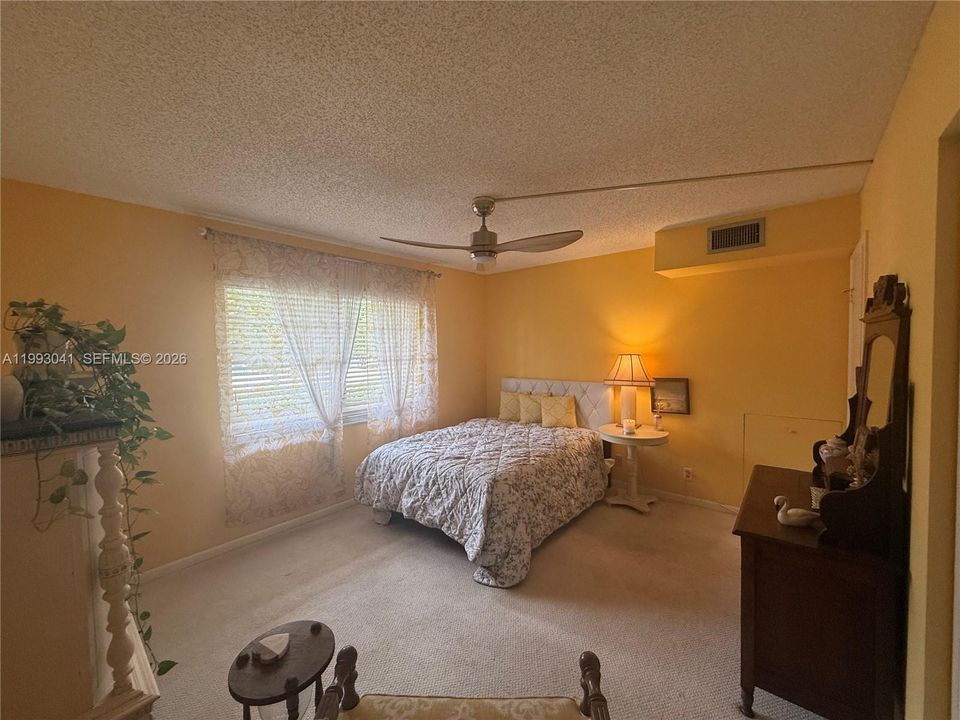 For Sale: $179,999 (2 beds, 2 baths, 1156 Square Feet)