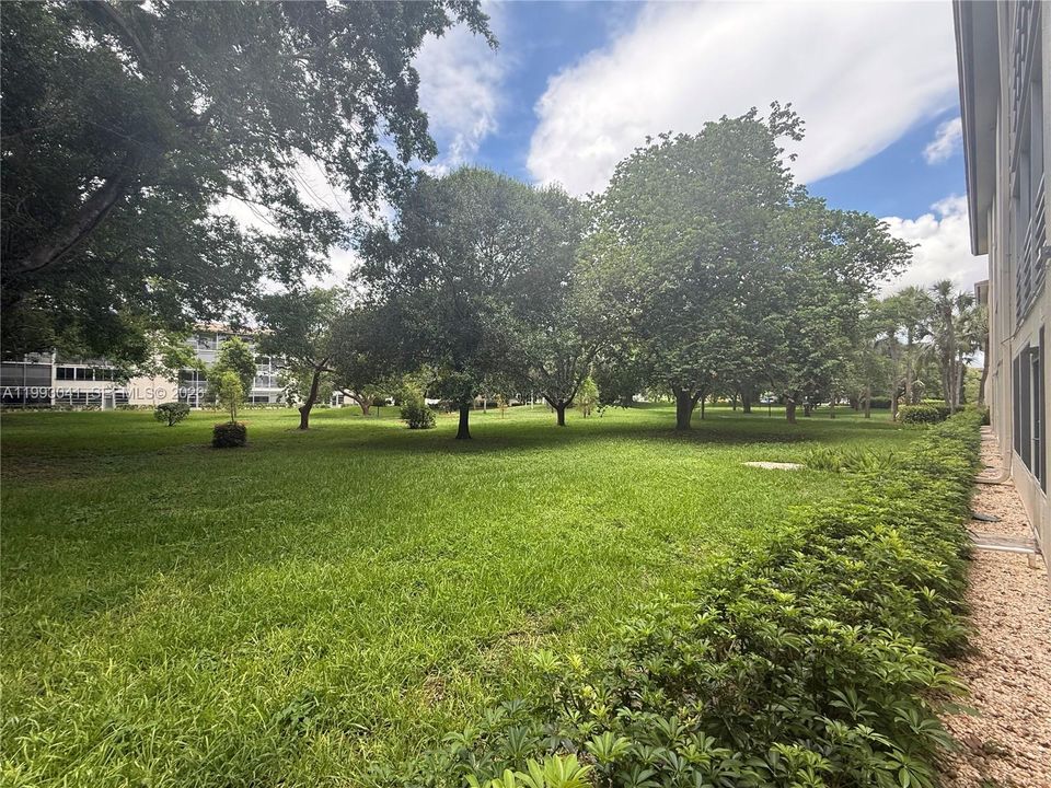 For Sale: $179,999 (2 beds, 2 baths, 1156 Square Feet)