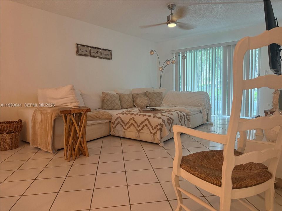 For Sale: $179,999 (2 beds, 2 baths, 1156 Square Feet)