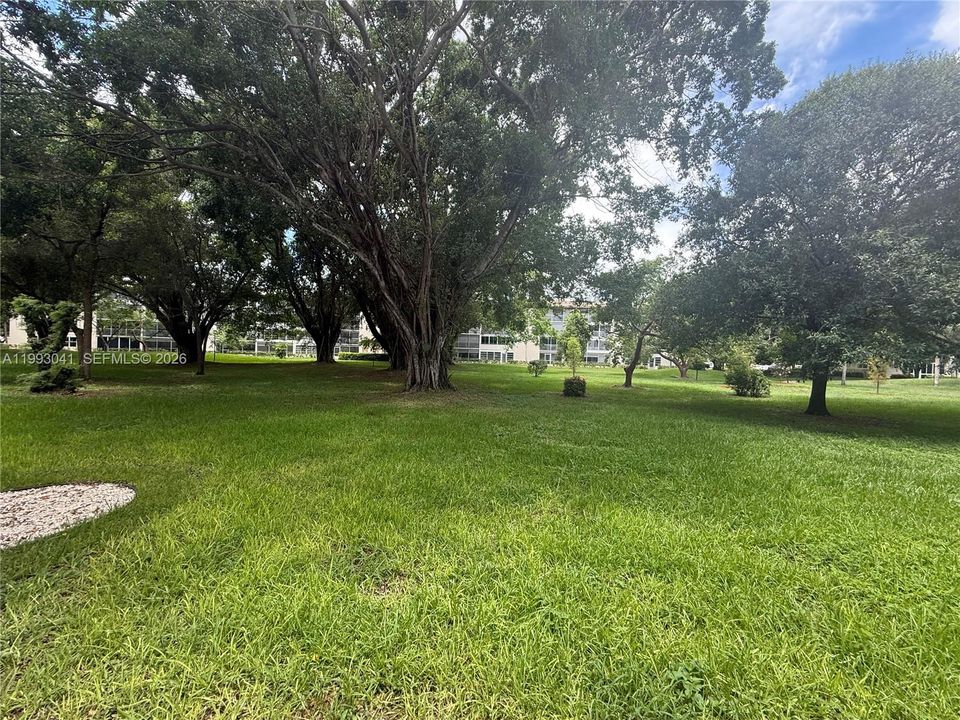 For Sale: $179,999 (2 beds, 2 baths, 1156 Square Feet)