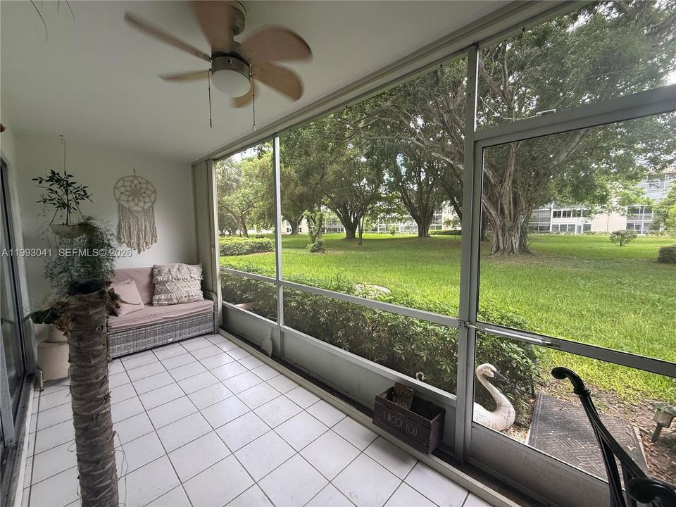 For Sale: $179,999 (2 beds, 2 baths, 1156 Square Feet)