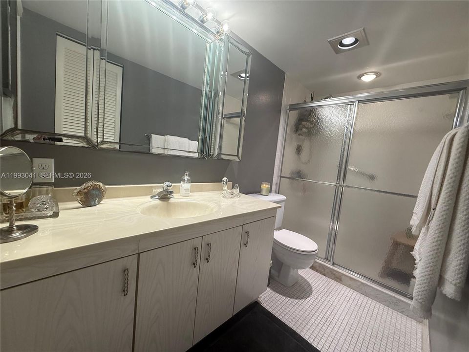 For Sale: $179,999 (2 beds, 2 baths, 1156 Square Feet)