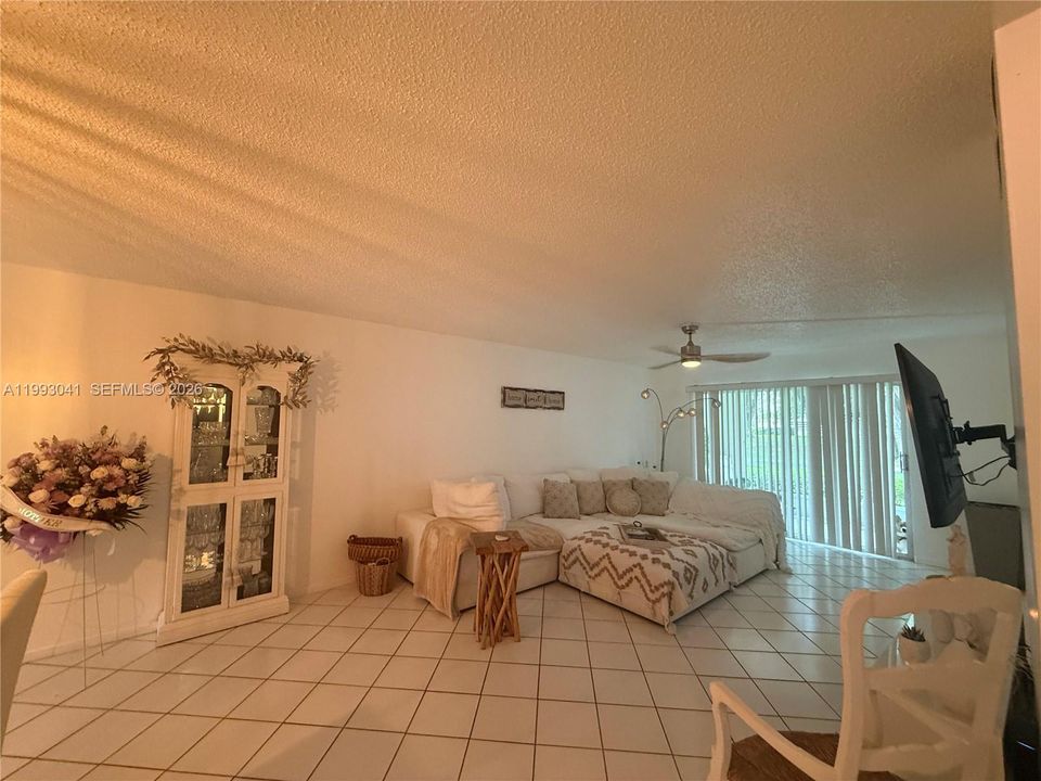 For Sale: $179,999 (2 beds, 2 baths, 1156 Square Feet)