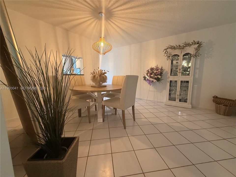 For Sale: $179,999 (2 beds, 2 baths, 1156 Square Feet)