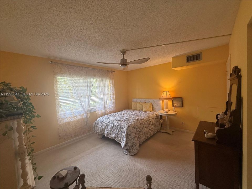 For Sale: $179,999 (2 beds, 2 baths, 1156 Square Feet)