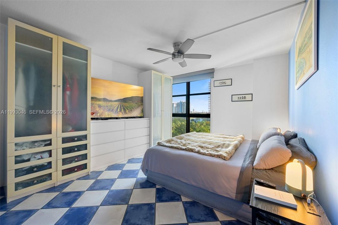 Active With Contract: $900,000 (2 beds, 2 baths, 1190 Square Feet)