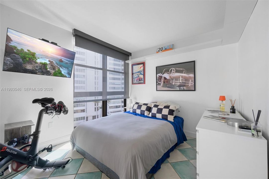 Active With Contract: $900,000 (2 beds, 2 baths, 1190 Square Feet)
