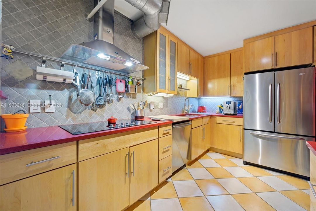 Active With Contract: $900,000 (2 beds, 2 baths, 1190 Square Feet)