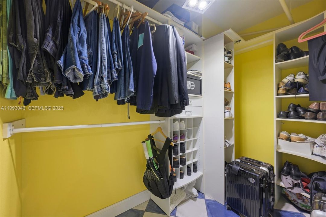 Active With Contract: $900,000 (2 beds, 2 baths, 1190 Square Feet)