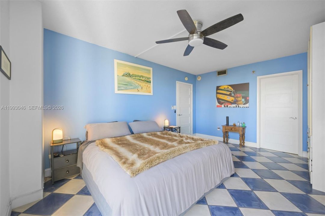 Active With Contract: $900,000 (2 beds, 2 baths, 1190 Square Feet)