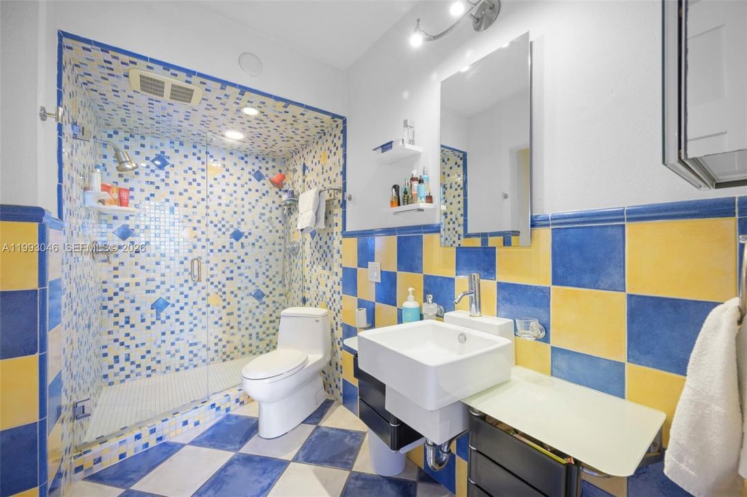 Active With Contract: $900,000 (2 beds, 2 baths, 1190 Square Feet)