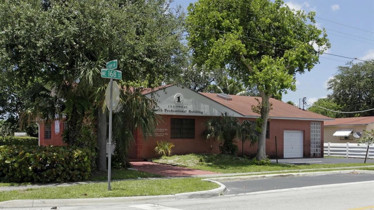 21-NE-168th-St-North-Miami-Beach-FL-Buil