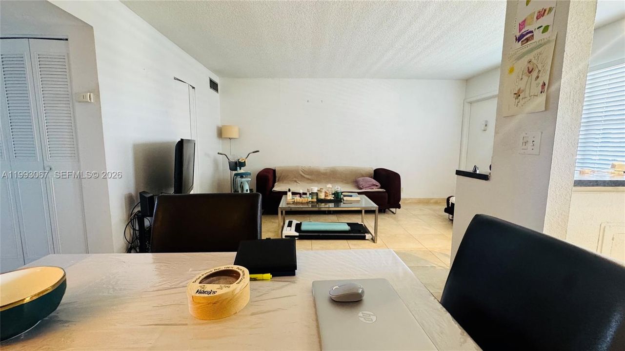 For Sale: $120,000 (1 beds, 1 baths, 597 Square Feet)