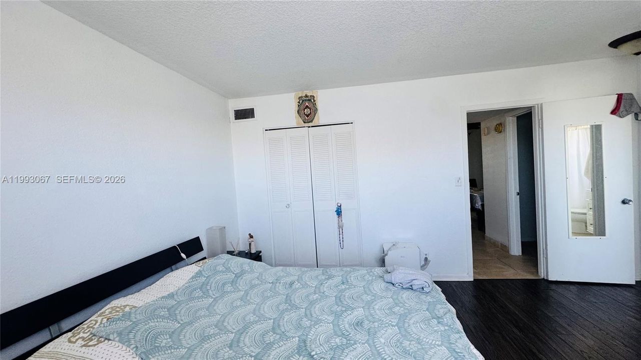 For Sale: $120,000 (1 beds, 1 baths, 597 Square Feet)