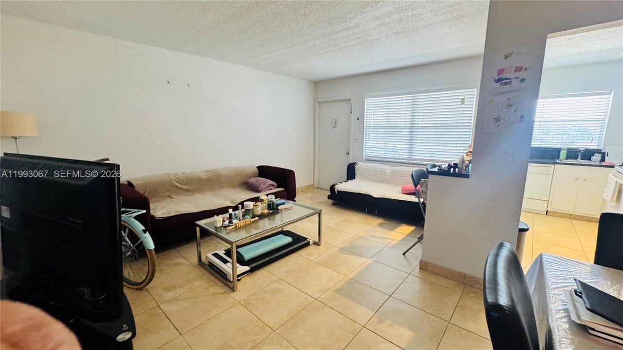 For Sale: $120,000 (1 beds, 1 baths, 597 Square Feet)