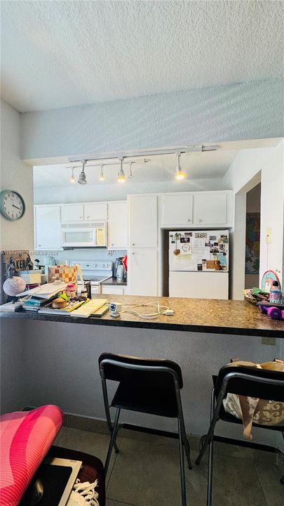 For Sale: $120,000 (1 beds, 1 baths, 597 Square Feet)