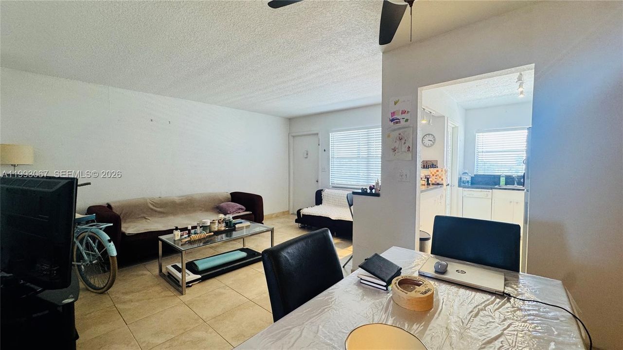 For Sale: $120,000 (1 beds, 1 baths, 597 Square Feet)