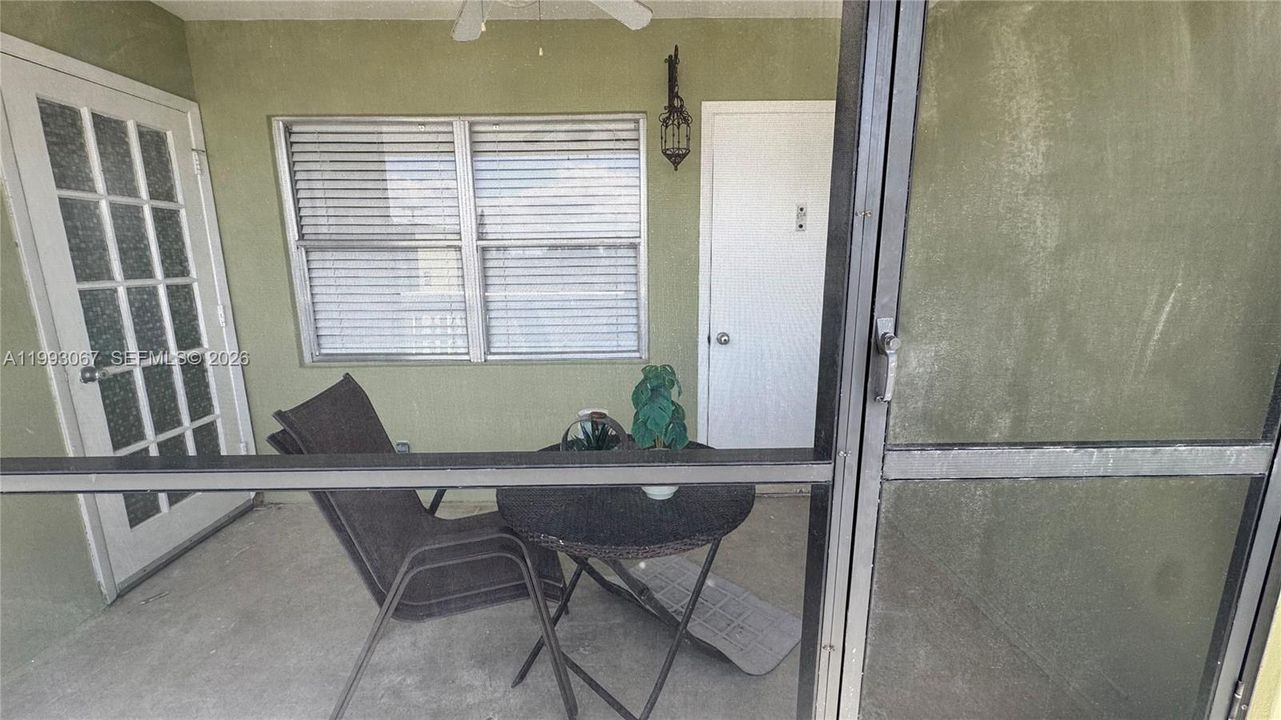 For Sale: $120,000 (1 beds, 1 baths, 597 Square Feet)