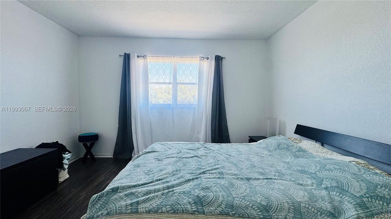 For Sale: $120,000 (1 beds, 1 baths, 597 Square Feet)