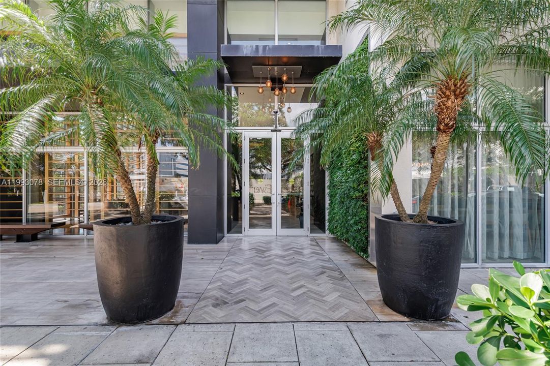 For Sale: $669,000 (2 beds, 2 baths, 1088 Square Feet)