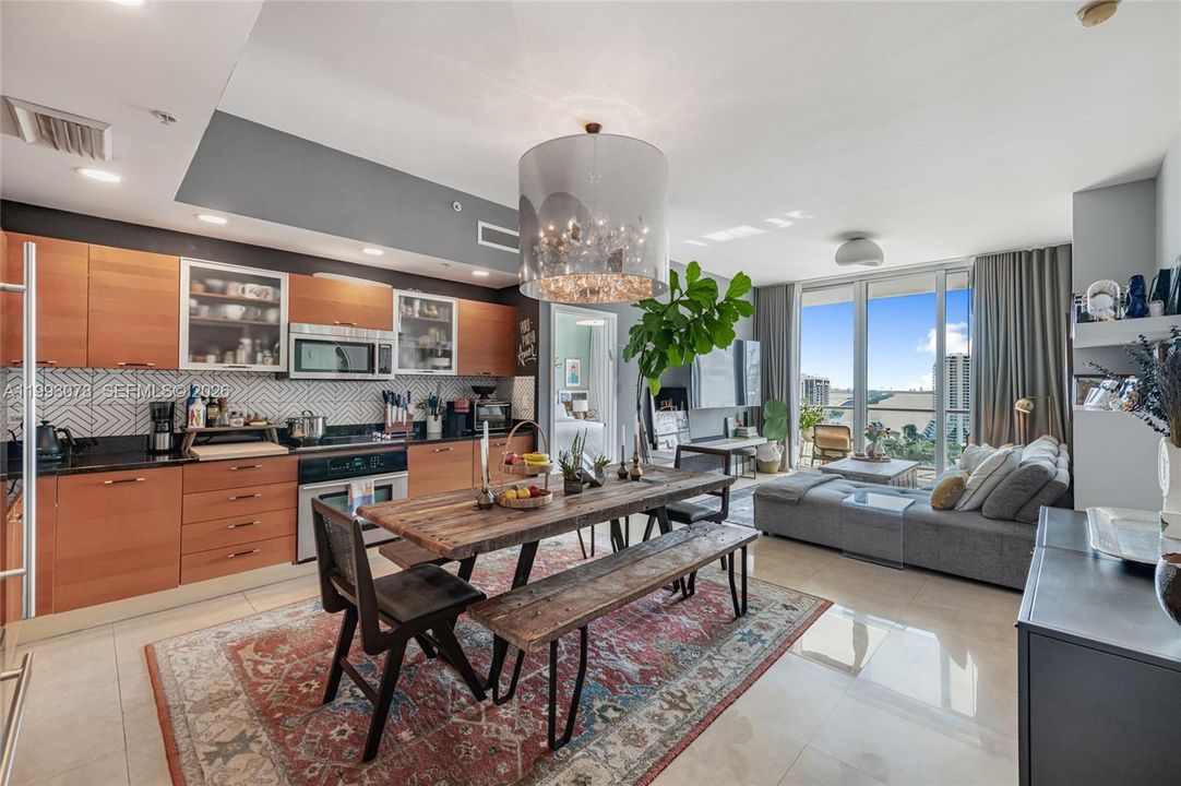 For Sale: $669,000 (2 beds, 2 baths, 1088 Square Feet)