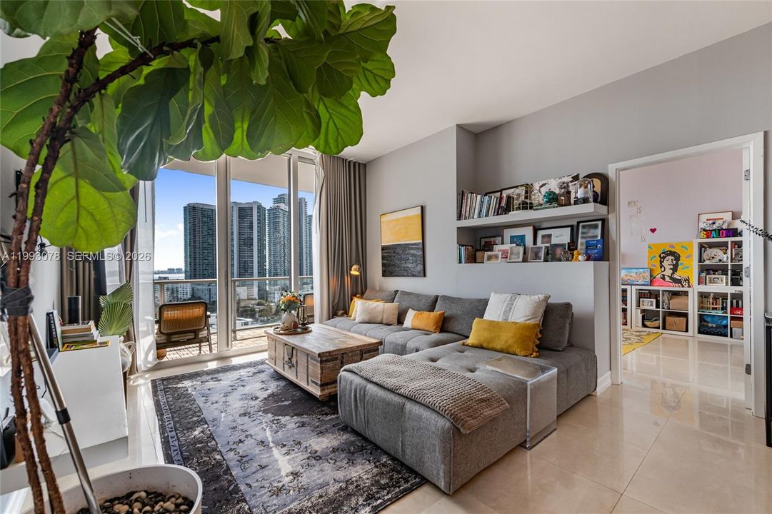 For Sale: $669,000 (2 beds, 2 baths, 1088 Square Feet)