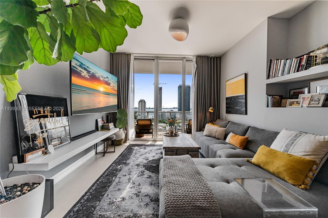 For Sale: $669,000 (2 beds, 2 baths, 1088 Square Feet)