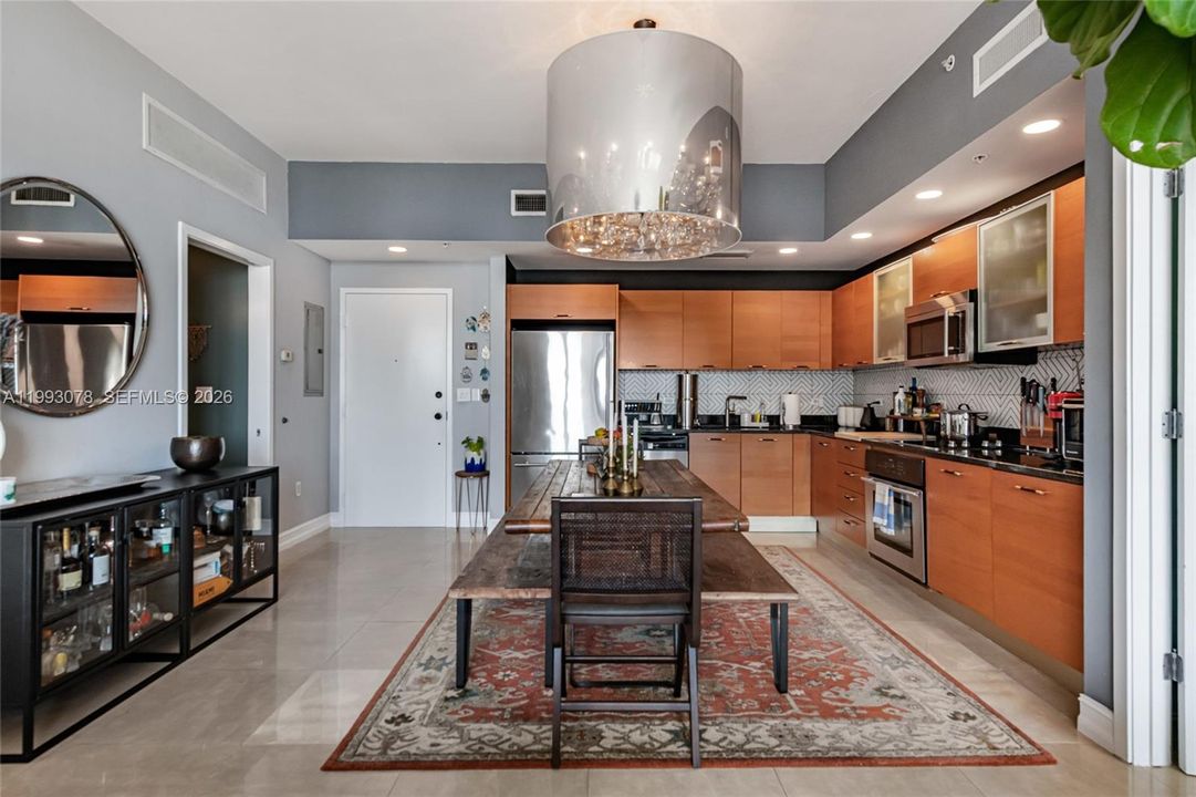 For Sale: $669,000 (2 beds, 2 baths, 1088 Square Feet)