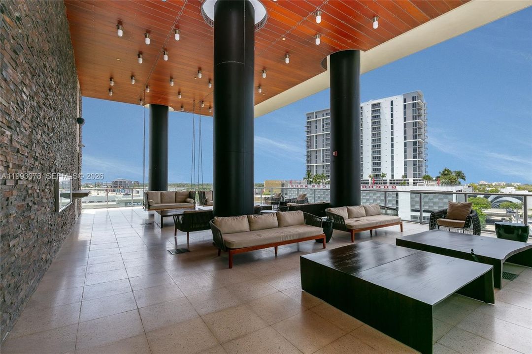 For Sale: $669,000 (2 beds, 2 baths, 1088 Square Feet)