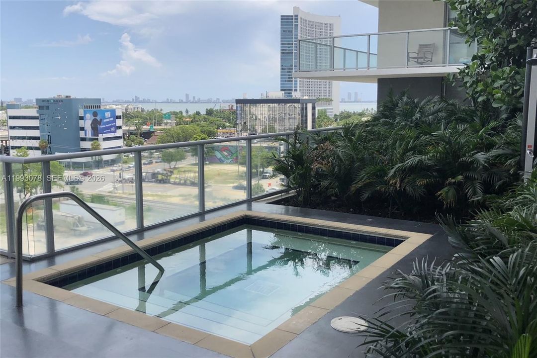 For Sale: $669,000 (2 beds, 2 baths, 1088 Square Feet)