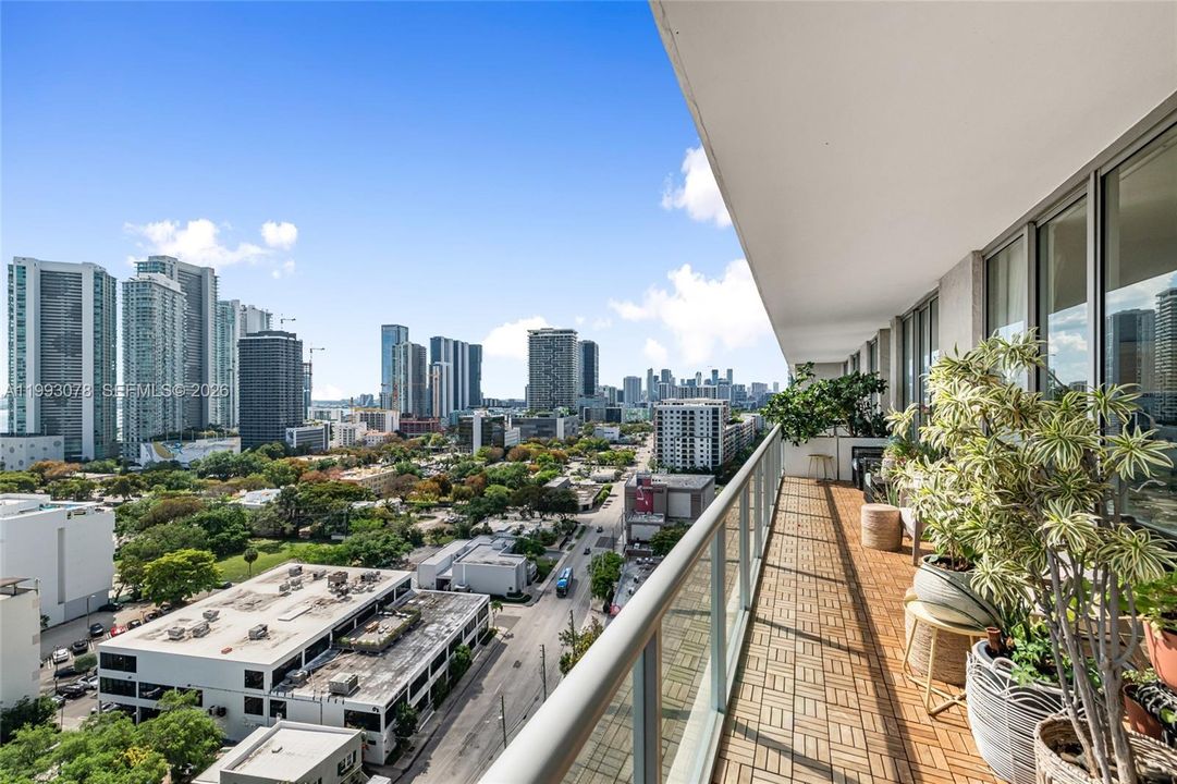 For Sale: $669,000 (2 beds, 2 baths, 1088 Square Feet)