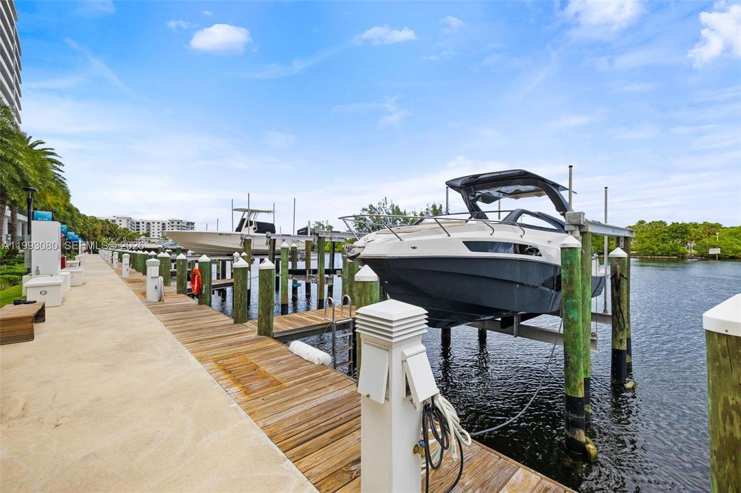 For Sale: $2,395,000 (3 beds, 3 baths, 2251 Square Feet)