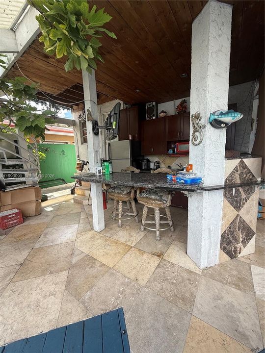 For Sale: $650,000 (2 beds, 1 baths, 2189 Square Feet)