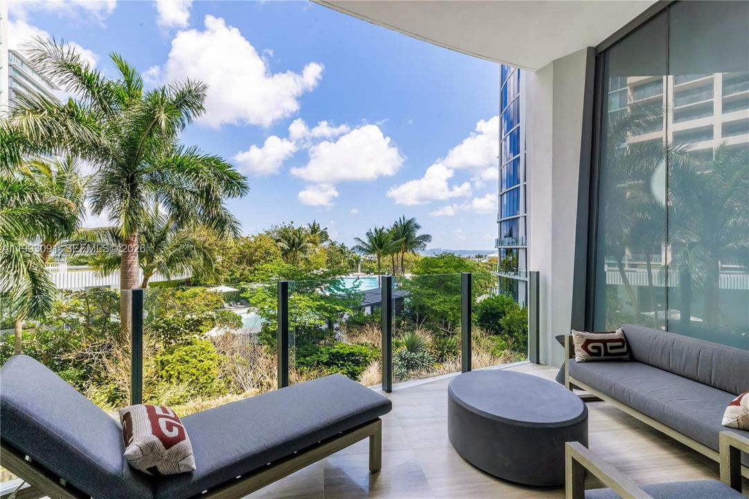 Active With Contract: $5,850,000 (4 beds, 3 baths, 2532 Square Feet)