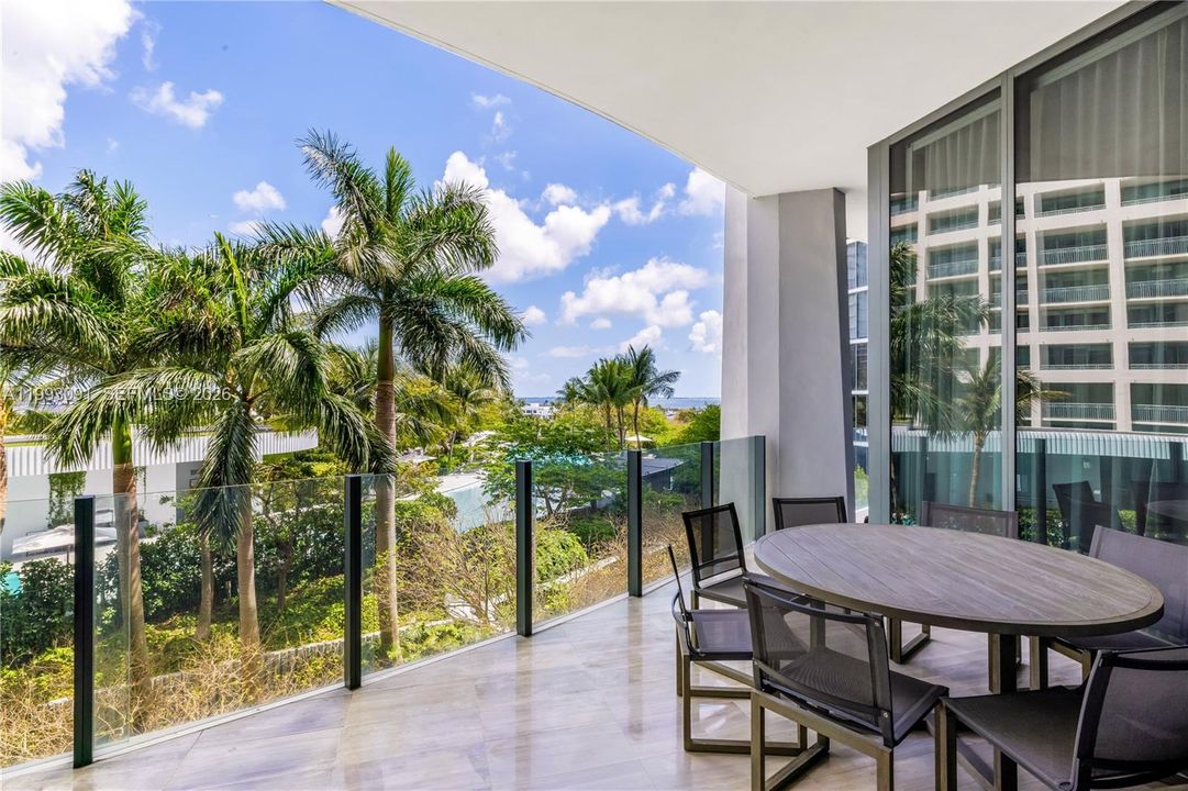Active With Contract: $5,850,000 (4 beds, 3 baths, 2532 Square Feet)