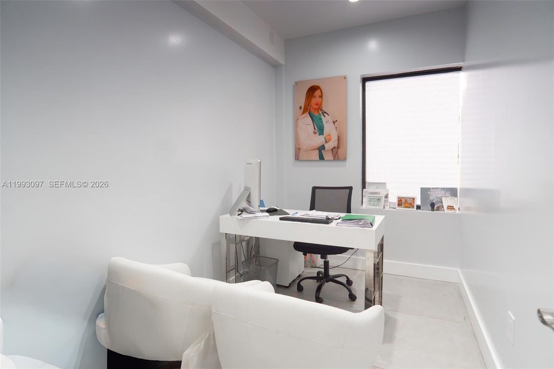 В аренду: $12,500 (0 спален, 0 ванн, 0 Квадратных фут)