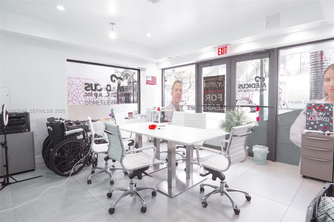 В аренду: $12,500 (0 спален, 0 ванн, 0 Квадратных фут)