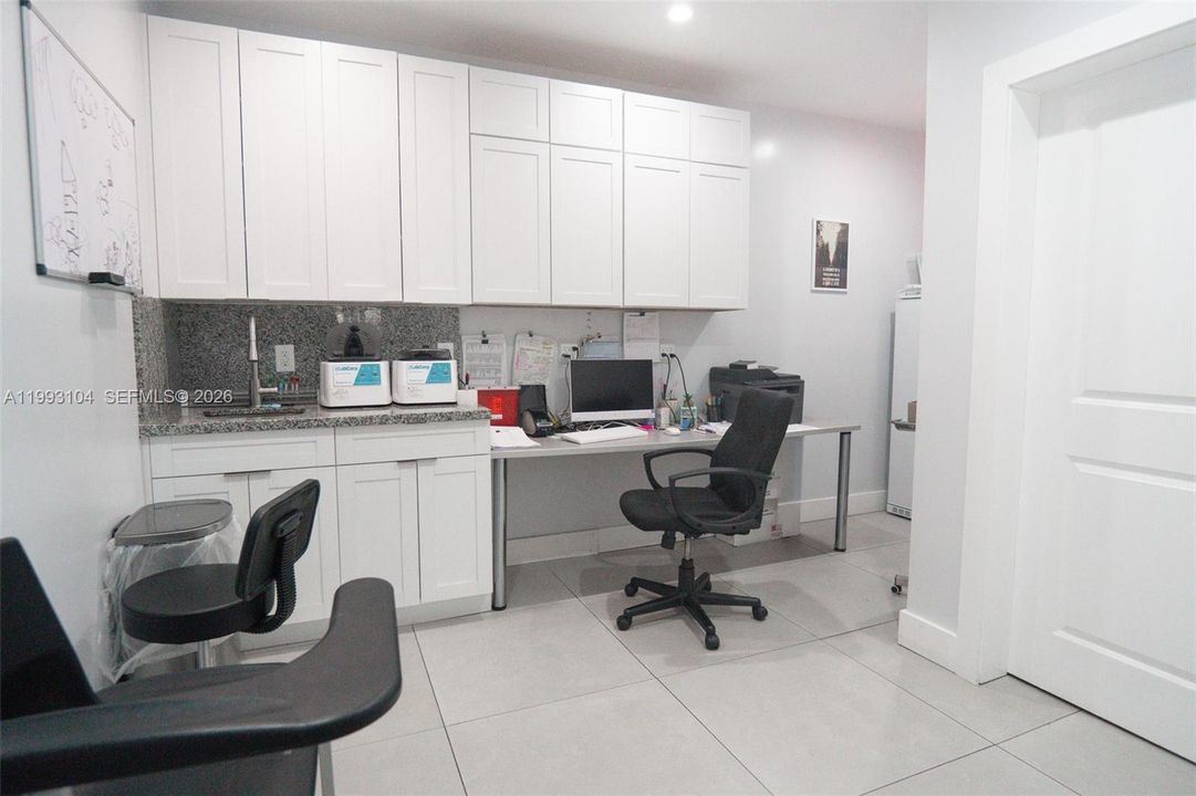 出租: $6,000 (0 贝兹, 0 浴室, 0 平方英尺)