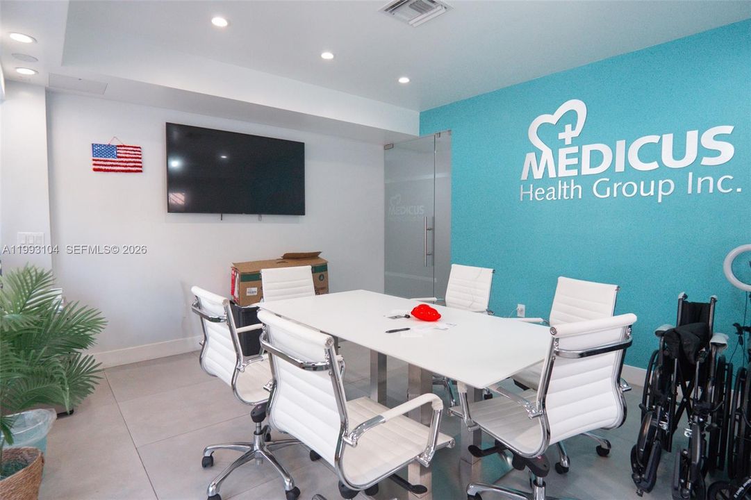 出租: $6,000 (0 贝兹, 0 浴室, 0 平方英尺)