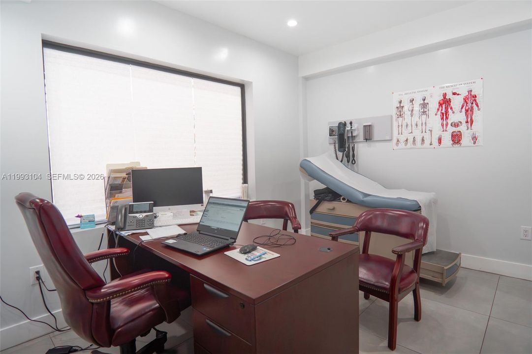 出租: $6,000 (0 贝兹, 0 浴室, 0 平方英尺)