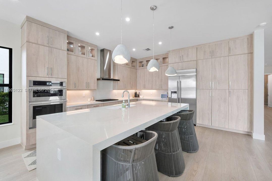 Quartz Counters with upgraded island
