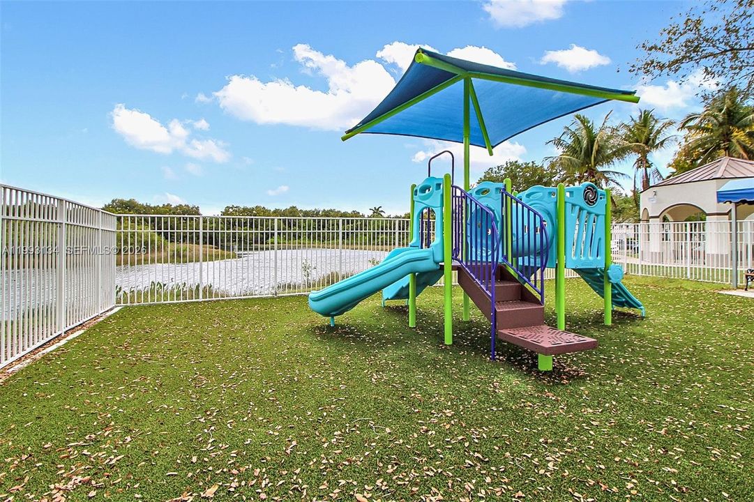 На продажу: $430,000 (3 спален, 2 ванн, 1340 Квадратных фут)