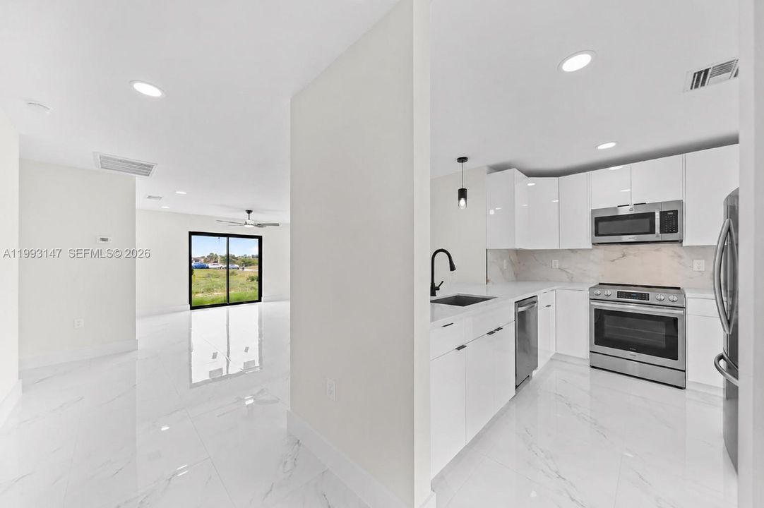 Vendido Recientemente: $269,900 (3 camas, 2 baños, 1270 Pies cuadrados)