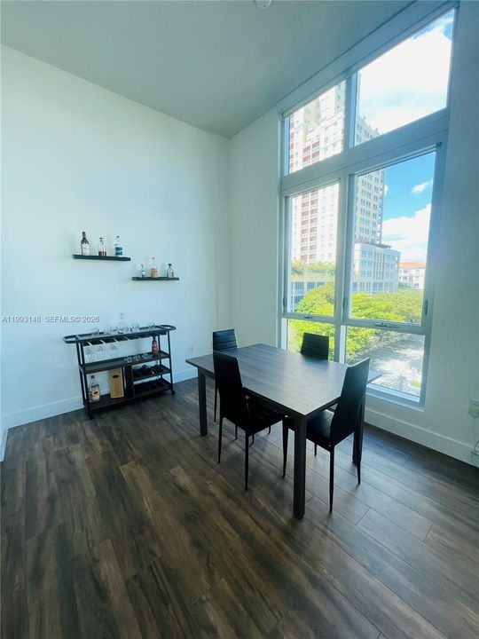 For Rent: $2,400 (1 beds, 1 baths, 874 Square Feet)