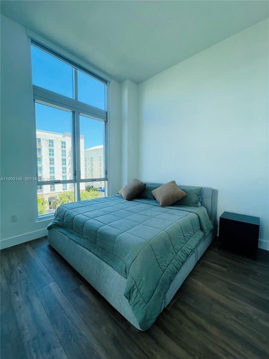 For Rent: $2,400 (1 beds, 1 baths, 874 Square Feet)