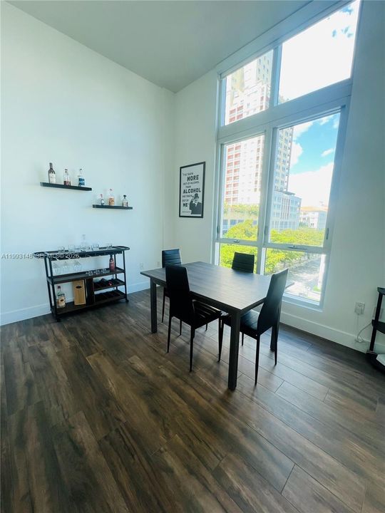 For Rent: $2,400 (1 beds, 1 baths, 874 Square Feet)