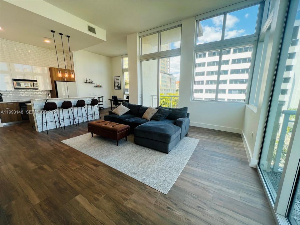 For Rent: $2,400 (1 beds, 1 baths, 874 Square Feet)