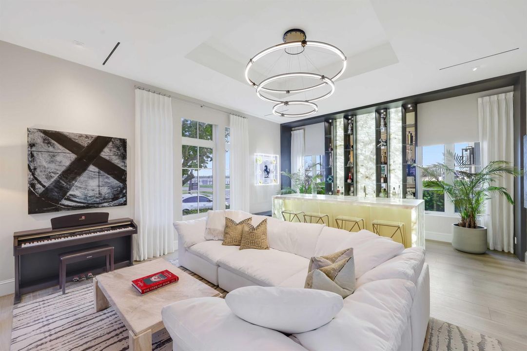 Lounge/Entertaining Room