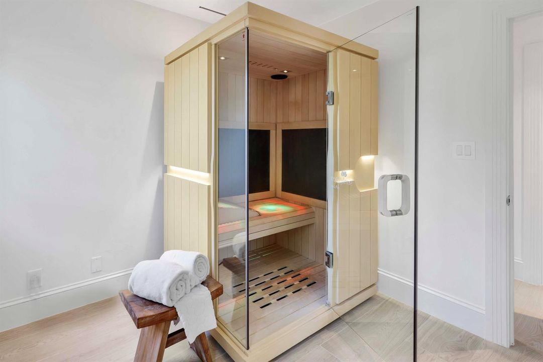 Sauna/Guest Apartment Bedroom